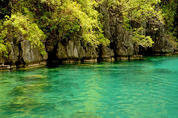 Kayangan Lake