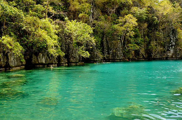 Kayangan Lake