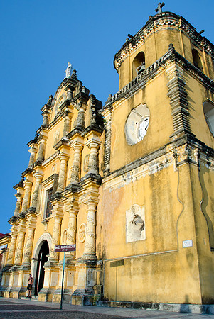 Iglesia De La Recolección, Leon