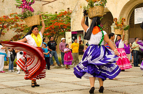 Guelaguetza Dancers